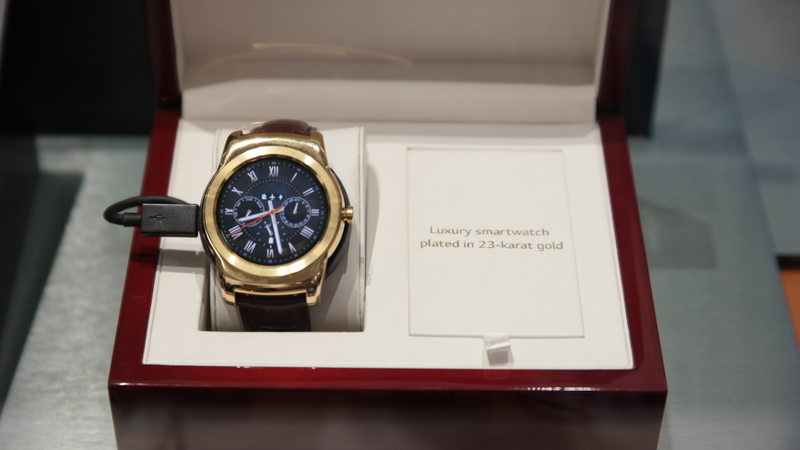 Illustration for article titled LG's Watch Urbane Luxe Is 23-Karat Gold Bonkers